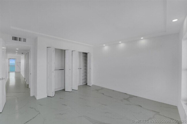Building Photo - 3900 Galt Ocean Dr