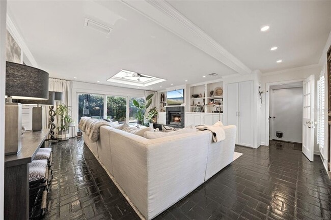 Building Photo - 3301 W Morrison Ave