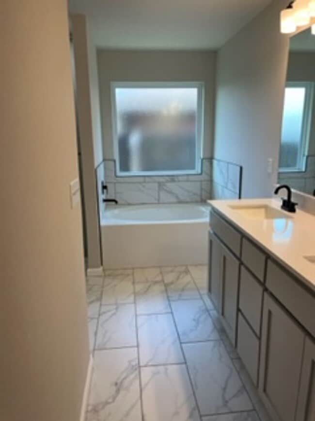 Building Photo - Beautiful New Home!