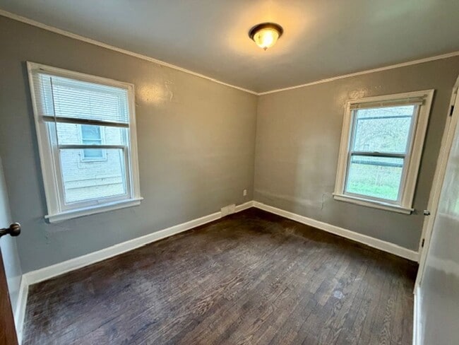 Building Photo - SECTION 8 ONLY For Lease 3 bed 1 bath