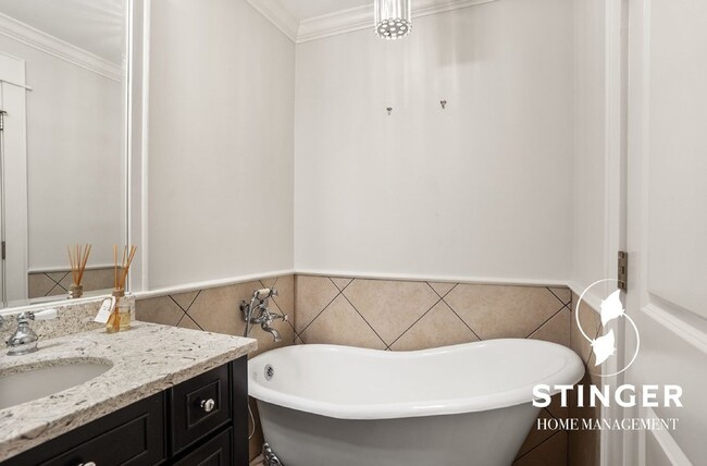 Building Photo - 150 Brickyard Point Rd S