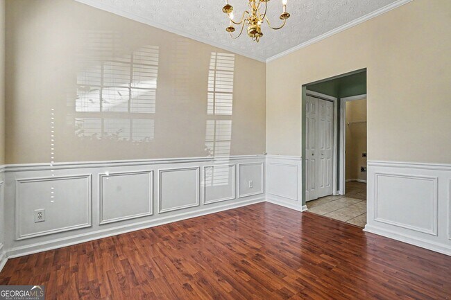 Building Photo - 375 Clairidge Ln SW