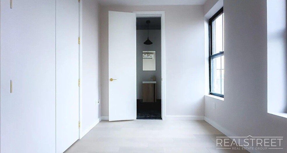 Building Photo - Beadel Street