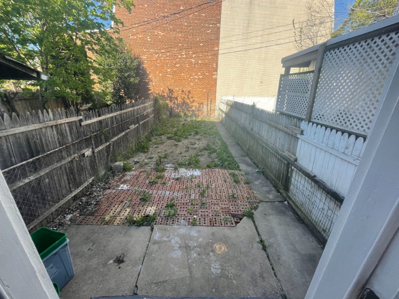 Building Photo - 609 N Ninth St