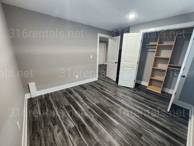 Building Photo - 5267 N Toben Ct
