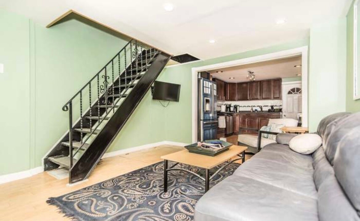 Building Photo - 1313 S American St