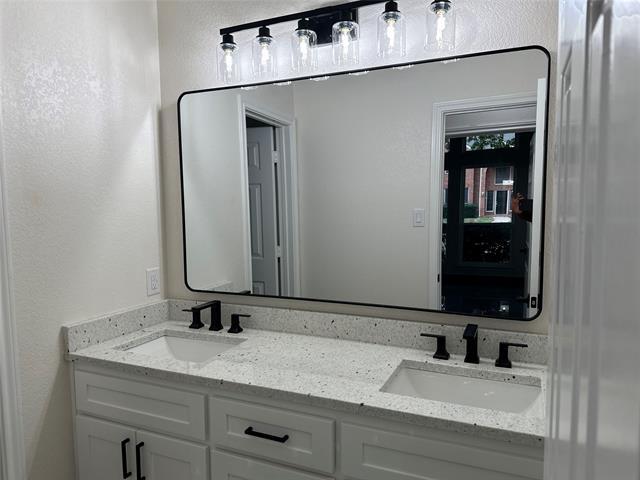 Building Photo - 304 Glen Hollow