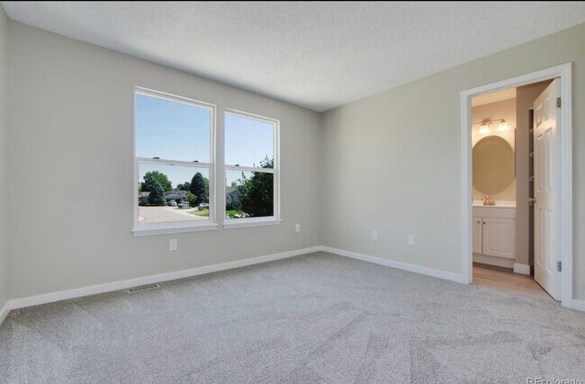 Building Photo - HALF OFF A MONTH'S RENT** -- Bright, Remod...