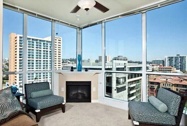 Building Photo - Gorgeous Condo with Amazing Views in La Vi...