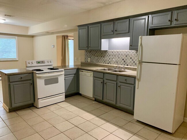 Building Photo - 5931 Kay Dr NW