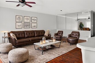 Building Photo - 562 Wilcrest Dr