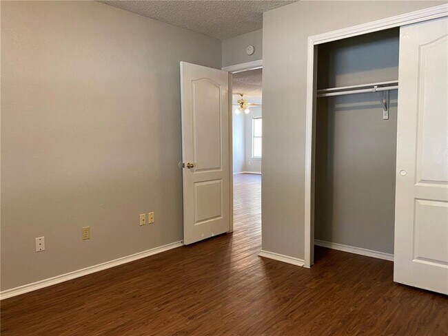Building Photo - 1707 Timberwood Dr