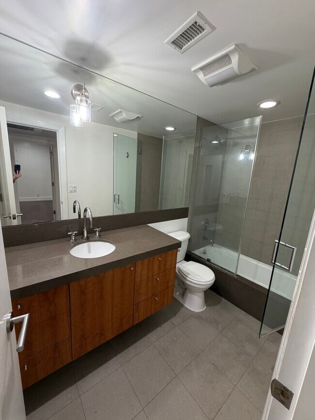 Building Photo - 2-Bedroom Condo in Westwood – Available after 1/18/2026!