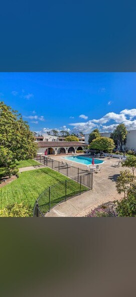 Building Photo - 500 Glenwood Cir