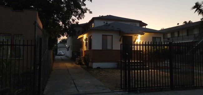 Building Photo - 6133 S Victoria Ave