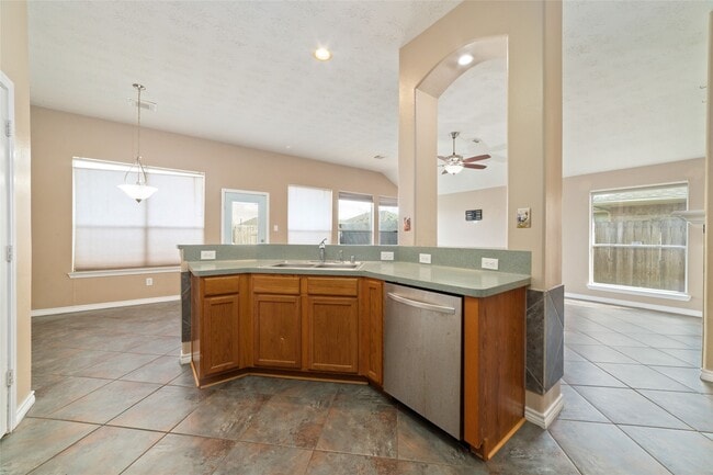 Building Photo - 22911 Sebastian Dr