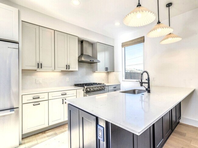 Building Photo - Stylish 2-Bedroom Home with Modern Bathrooms & Private Yard