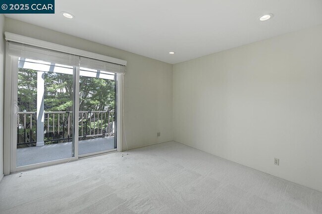 Building Photo - 3377 Rossmoor Pkwy
