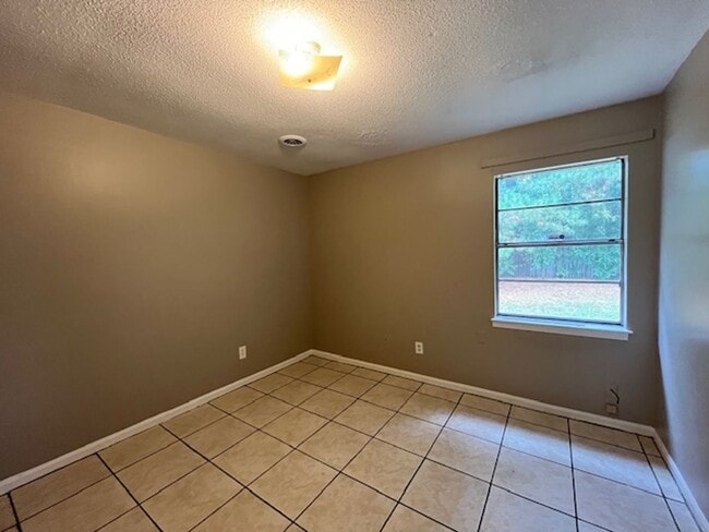 Building Photo - Renovated 3 Bedroom 1 Bath Home for Rent!