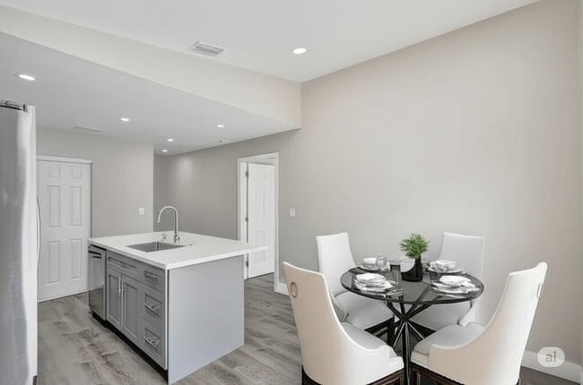 Building Photo - 2614 W 65th St