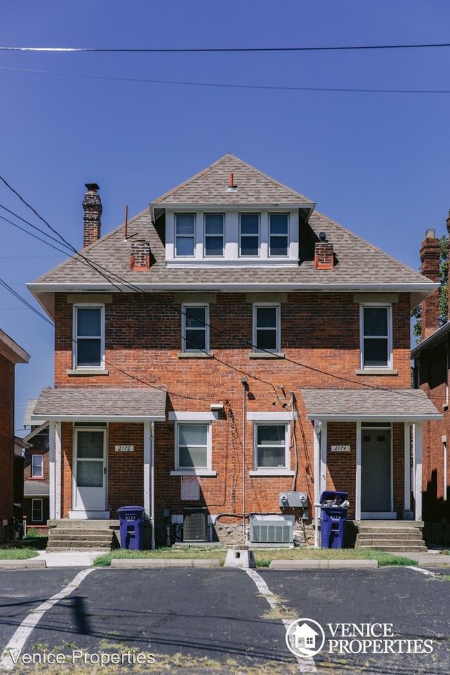 Building Photo - 2172-2174 Summit St