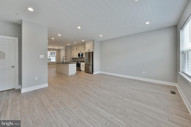 Building Photo - 328 Walnut St