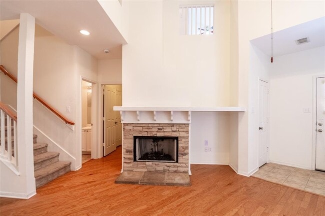 Building Photo - 16 Scarlet Woods Ct