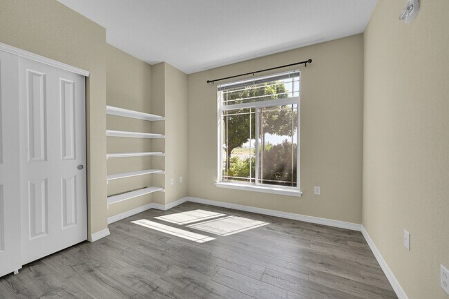 Building Photo - $1,595.00 - HALF OFF First Months' Rent -  2 Bedrooms, 1 Bathroom, Condo in Longmont with Washer ...