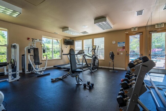 Building Photo - Luxury condo in Natomas!