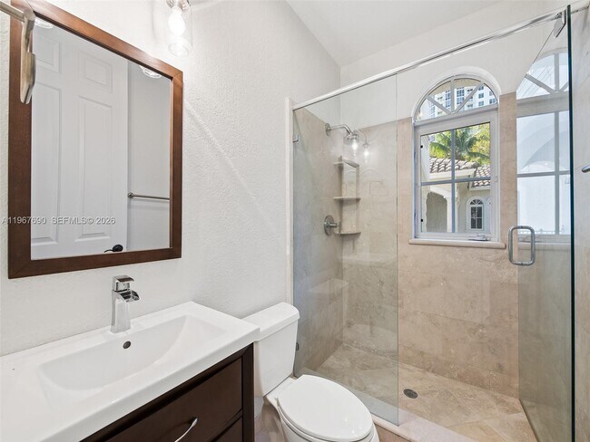 Building Photo - 827 SE 2nd Ct