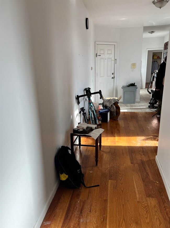 Building Photo - 215 Summit Ave