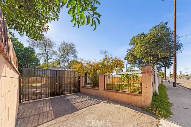 Building Photo - 19148 Saticoy St