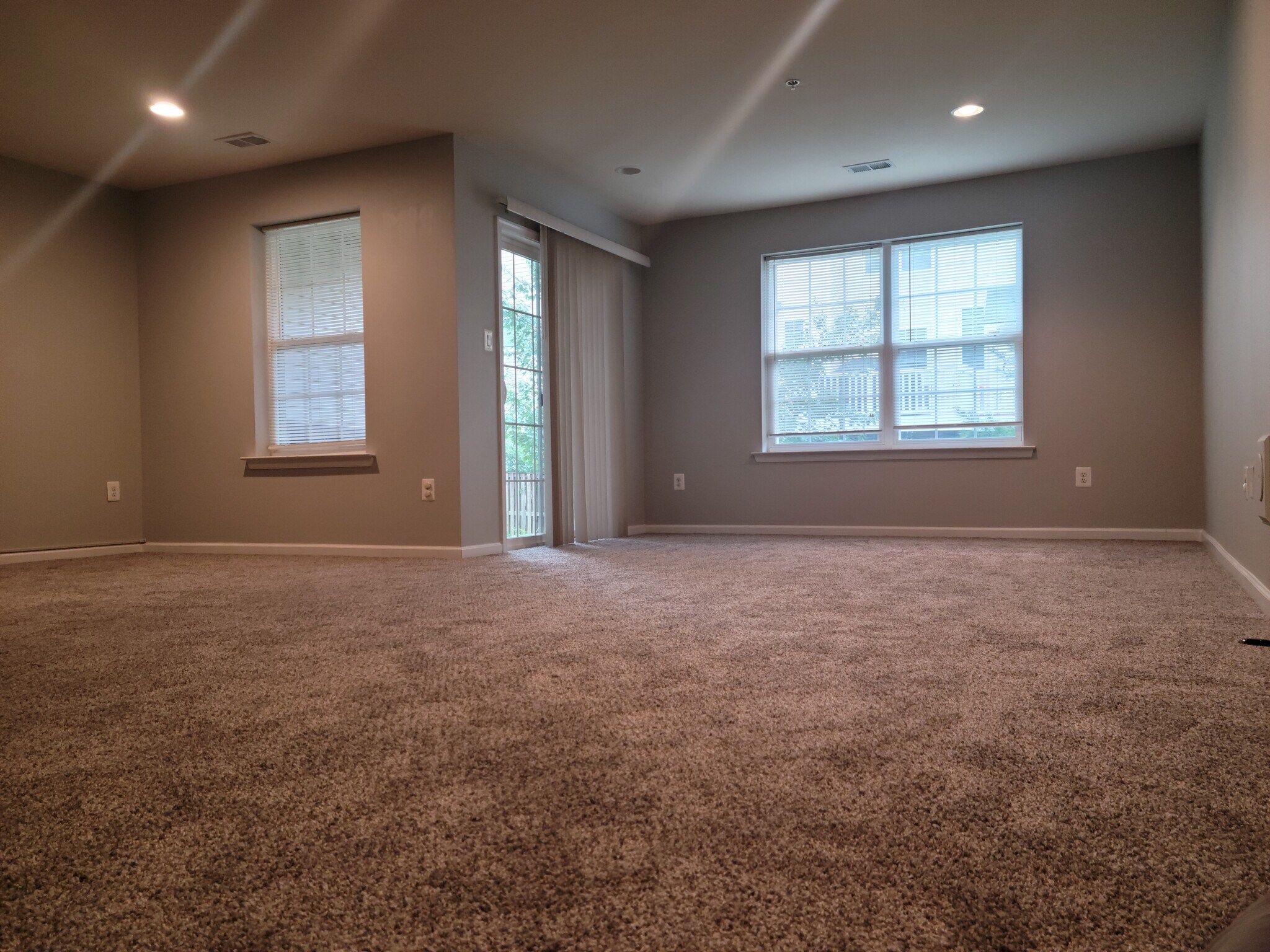 Building Photo - 7152 Hummingbird Dr