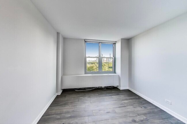 Building Photo - 400 E Randolph St