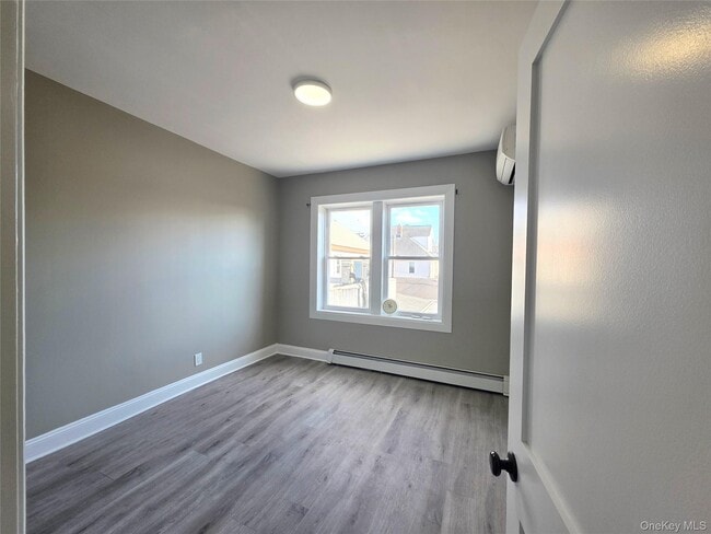 Building Photo - 147 Jericho Tpke