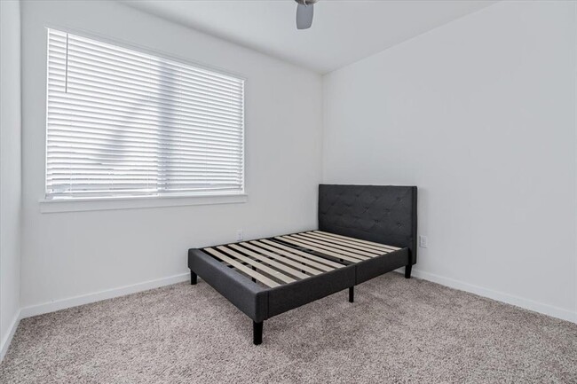 Building Photo - 3020 Louris Ln