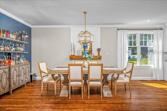Building Photo - Beautifully Renovated 4 Bedroom 2.5 Bathroom Colonial