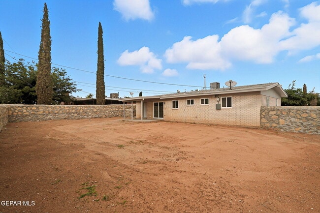 Building Photo - 5852 Wrangler Dr