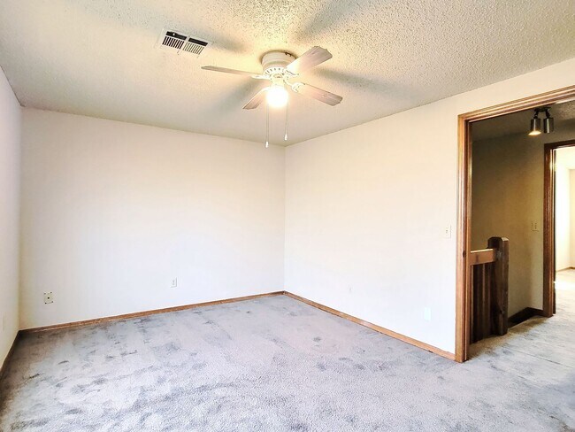 Building Photo - 14011 Fairhill Ave