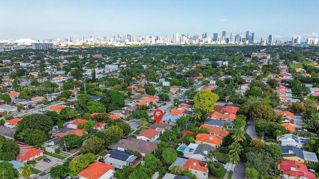 Building Photo - 2464 SW 19th St