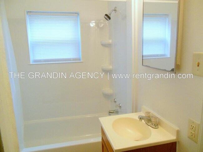 Building Photo - 1220 Dale Ave SE