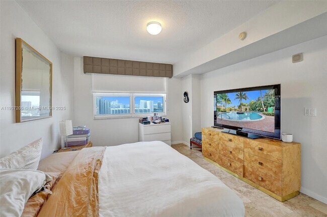 Building Photo - 19501 W Country Club Dr