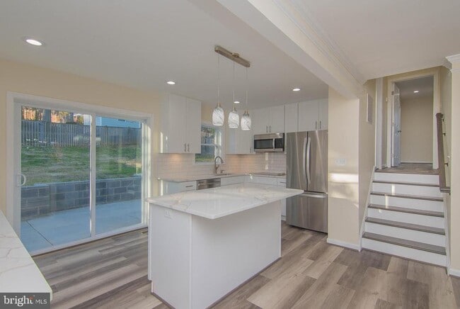 Building Photo - 14 N Montague St