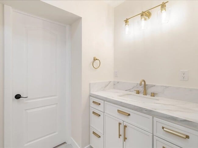 Building Photo - Amazing views at this 4 bedroom renovated Fallbrook home in a quiet neighborhood with a loft offi...