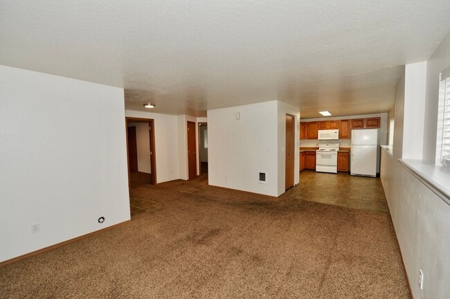 Building Photo - Basement 2 bed 1 bath unit