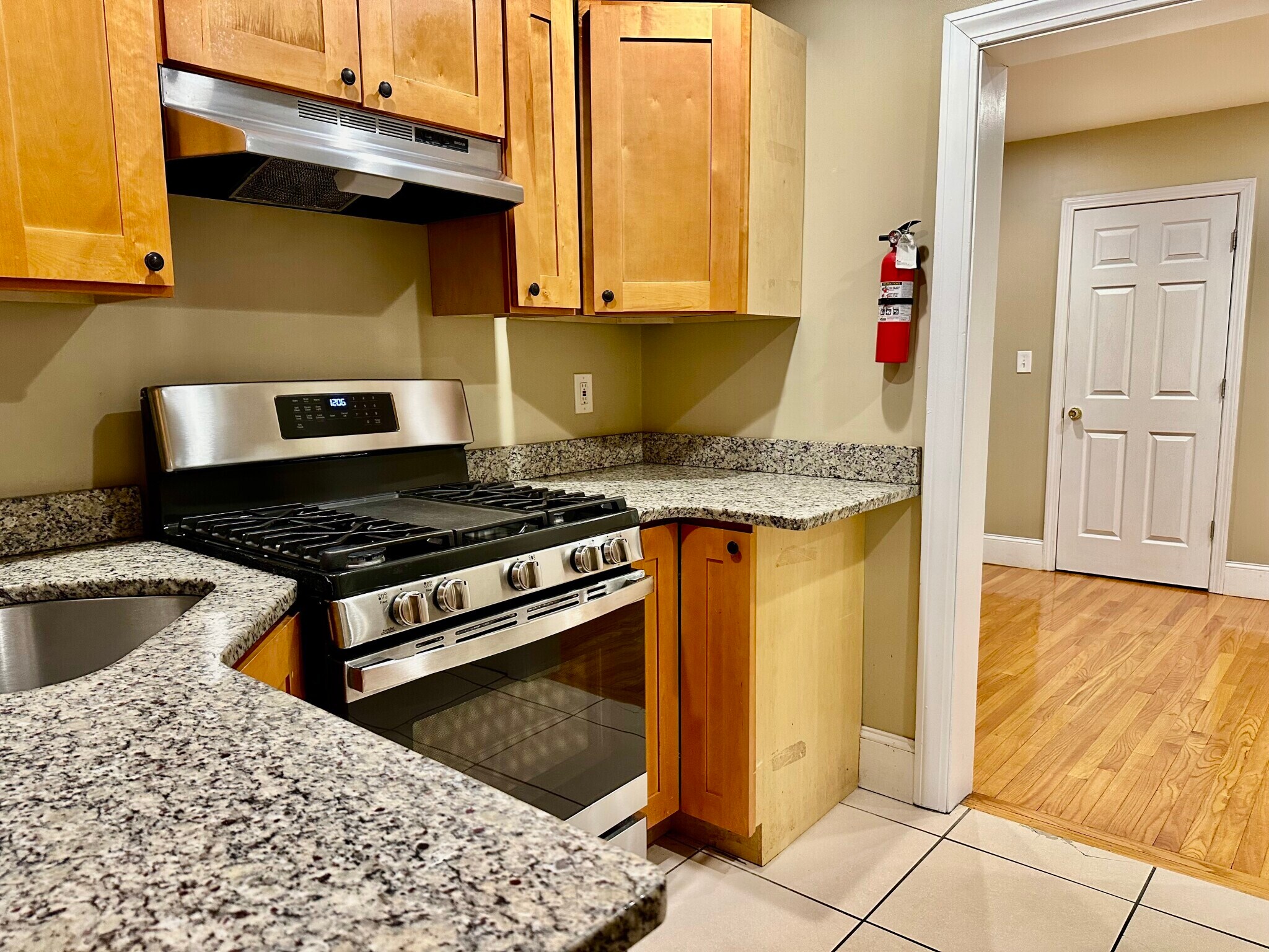 Building Photo - 74 Egmont St