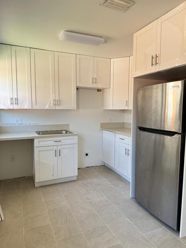 Building Photo - 2051-2055 NE 167th St