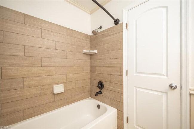 Building Photo - 1545 Lakeport Ct