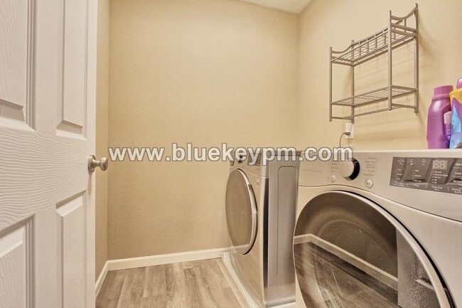 Building Photo - 9517 NE 73rd St