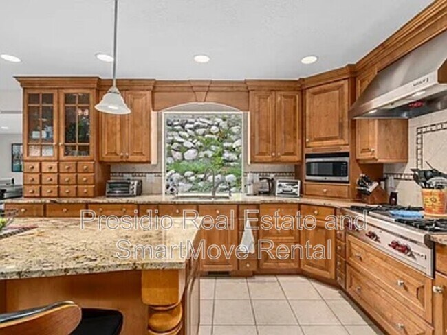 Building Photo - 10927 S Lostwood Dr